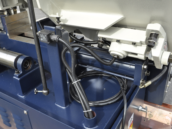 SH330-Fully-Automatic-Band-Saw-Cutting-Machine-From-China-Factory-2 (2).jpg